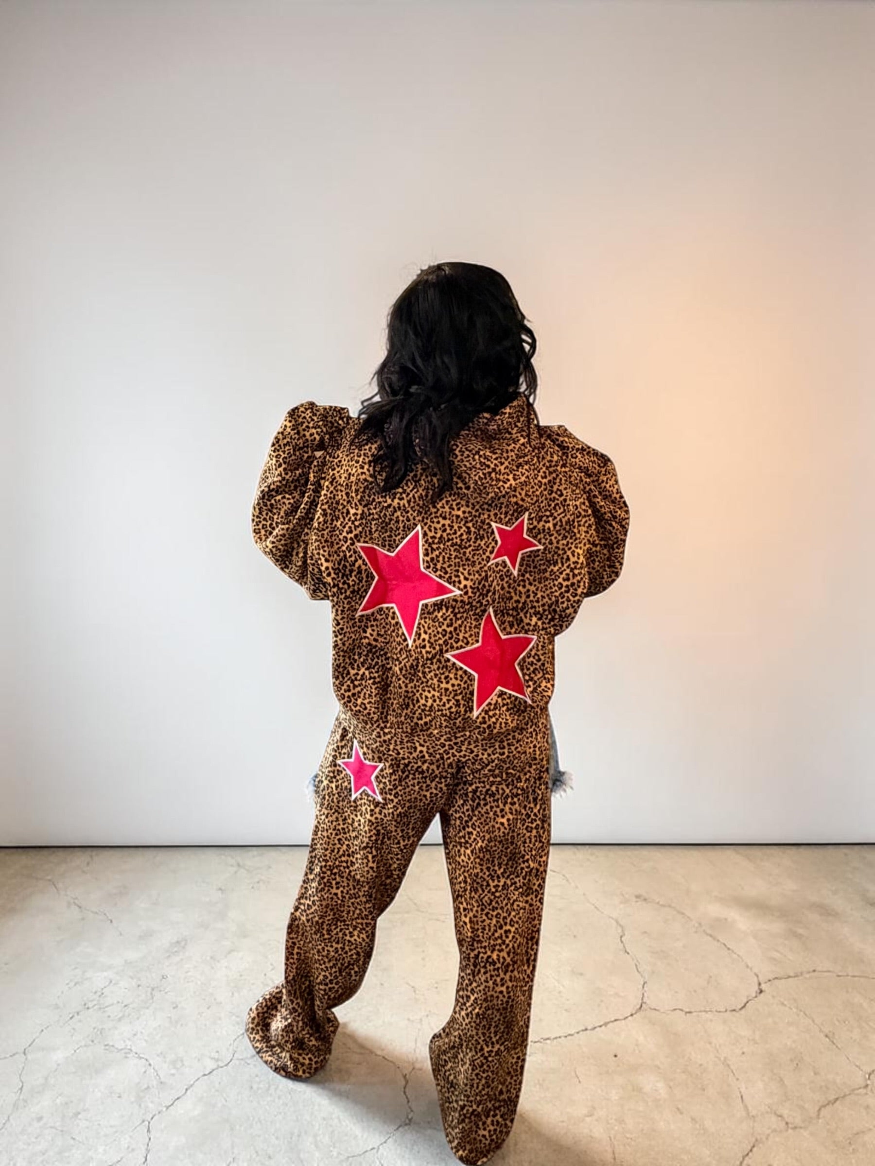Leopard Print Set with Pink Stars on the back.  🫶🏽